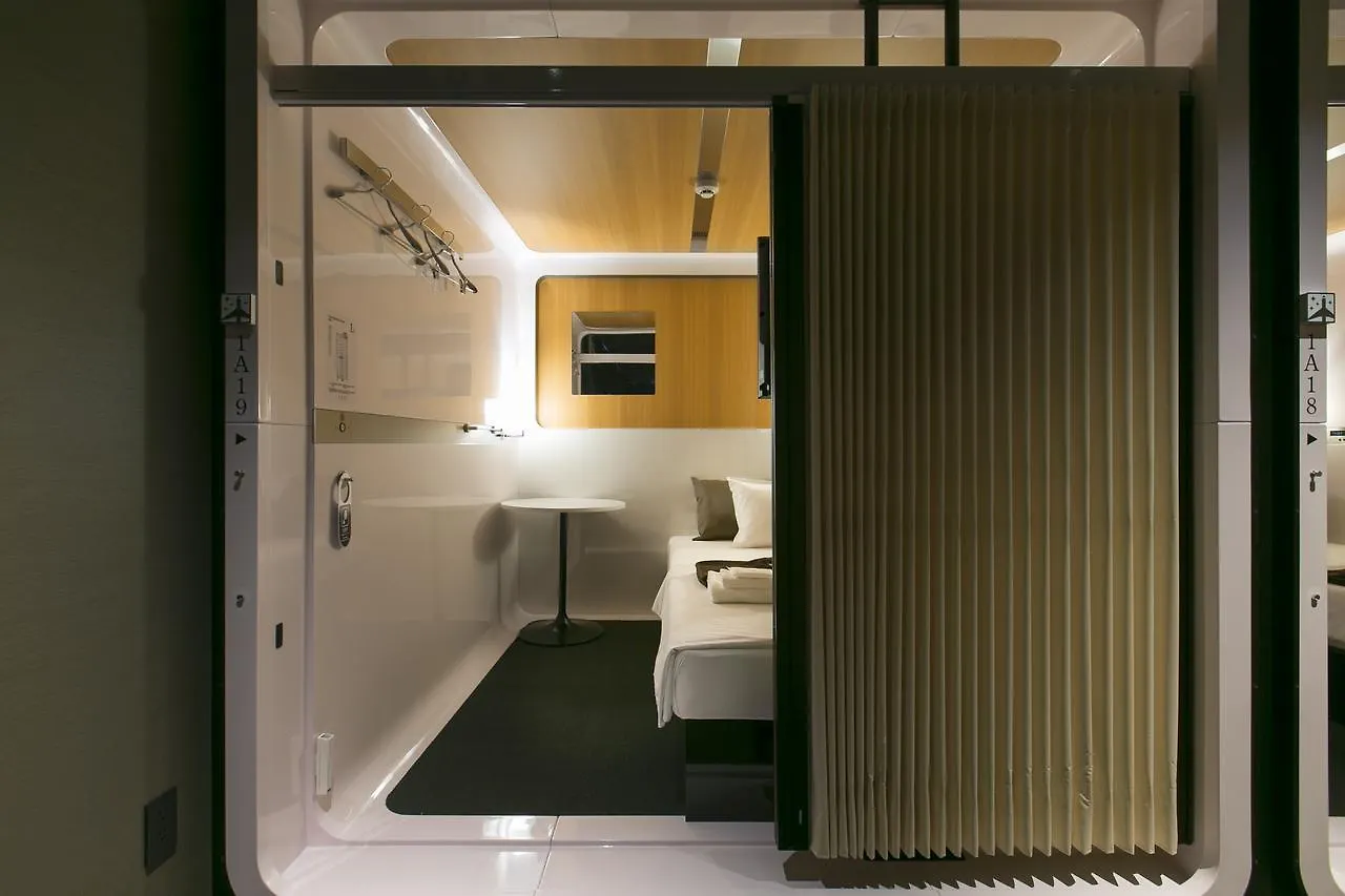 First Cabin Hanshin Nishiumeda Osaka 2*,  Japan
