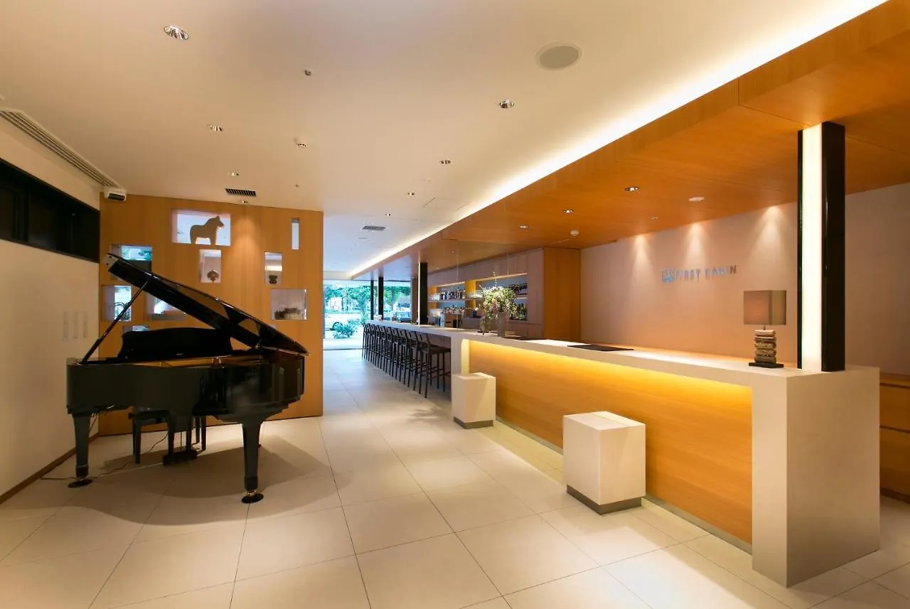 ** Kapselhotell First Cabin Hanshin Nishiumeda Osaka Japan
